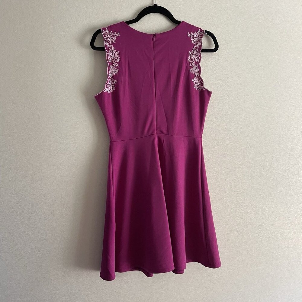 Mi Ami Francescas Womn M Magenta Embroidered Sleeveless Desirae Skater Dress NWT - Picture 11 of 12